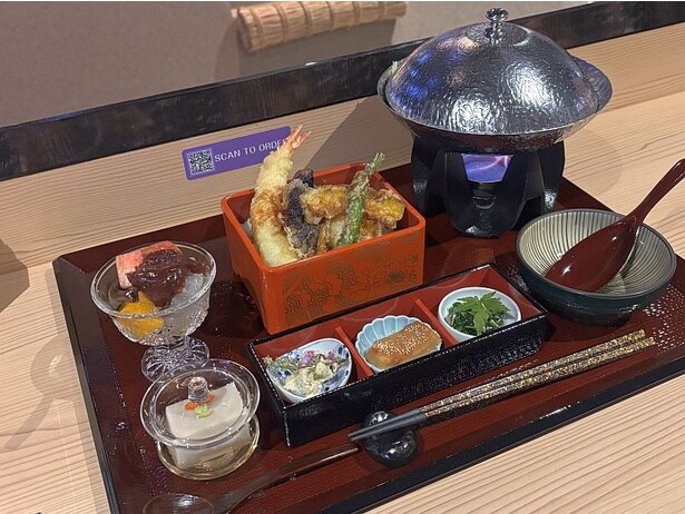 【写真】会場で用意される、天丼やちゃんこ鍋といった上質な和食会席