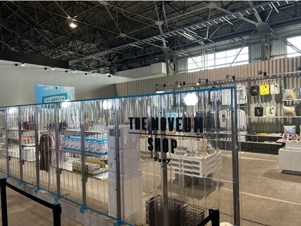 THE MOVEUM YOKOHAMAのショップエリアでは、クリムト作品のグッズやオリジナルグッズ、横浜名物とコラボした限定グッズなどが手に入る