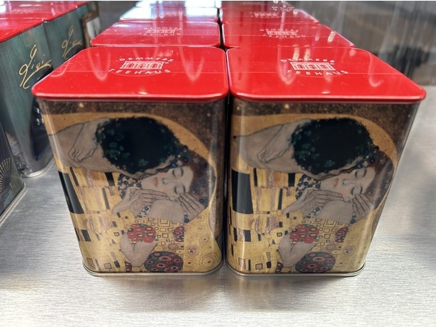 オーストリア・ウィーンに本店のあるティーブランド「デンメアティーハウス」のウィーンデザイン缶(クリムト:アールグレイ、3510円)