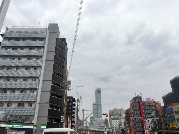 “日本一ディープな街”を、あべのハルカスが見守る