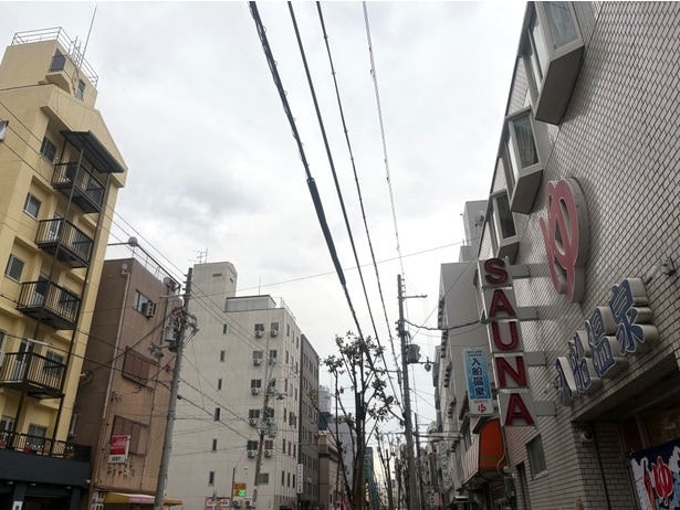 繫華街と違って地元民の姿が多く見られた。外国人観光客も歩いており、街の知名度の高さがうかがえる