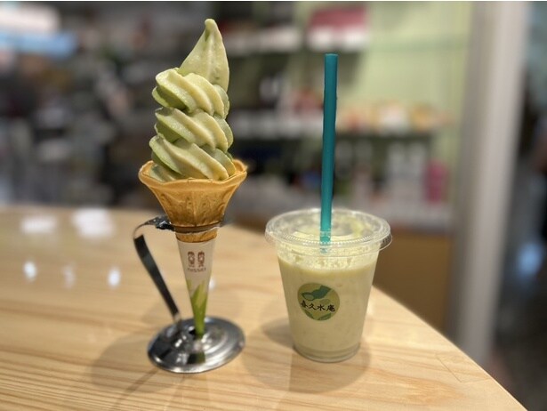 テイクアウト商品の「ずんだソフト」と「ずんだシェイク」