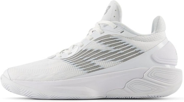 街コーデにスポーティさを！軽快【ニューバランス】人気シューズをAmazonでチェック