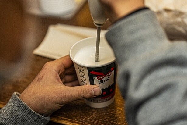 ミルクを自分で泡立てる