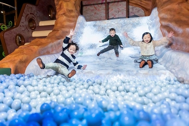 最新の技術で表現した激流すべり