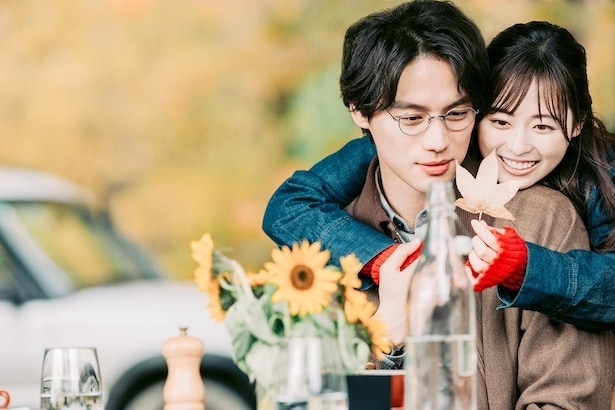 【写真】幸せに暮らしていた恵(福士蒼汰)と亜子(福原遥)は運命によって引き裂かれてしまう