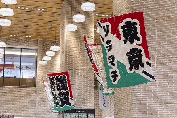 東京ソラマチの館内を彩る春日部の大凧