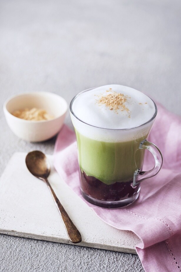 辻利一本店の「あずきと抹茶のツートン ラテ」