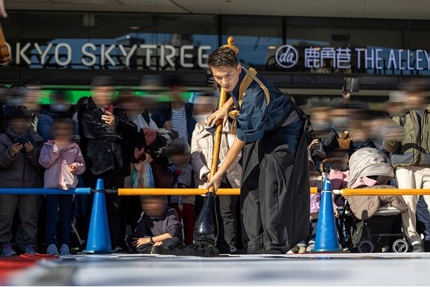 初空書道パフォーマンス(2025年の様子)