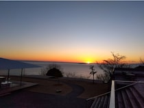 ビル23階建て相当の坂道を越えて初日の出へ！「ACAO初日の出ラン＆ウォーク」初開催