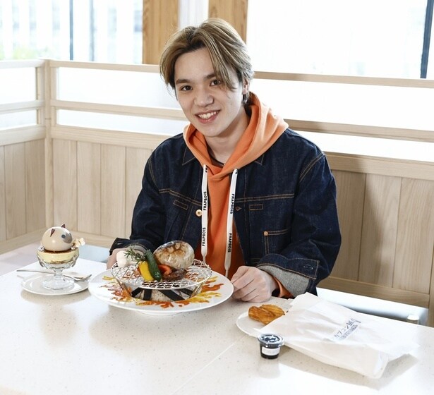 宇野昌磨さんもコラボメニューを試食！