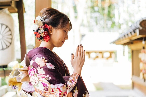 お祈りをするときは、神様や仏様に感謝の気持ちも忘れずに
