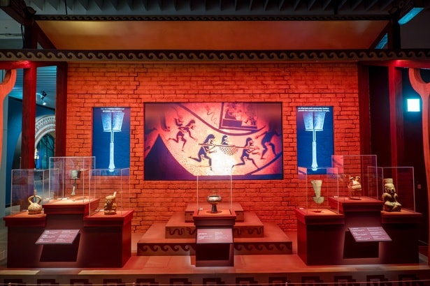 生贄の儀式を、映像と音声で詳しく紹介する展示も　「CREVIAマチュピチュ展」会場