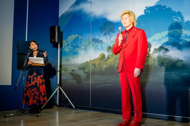 司会者との呼吸もピッタリで、絶妙なやり取りが繰り広げられた