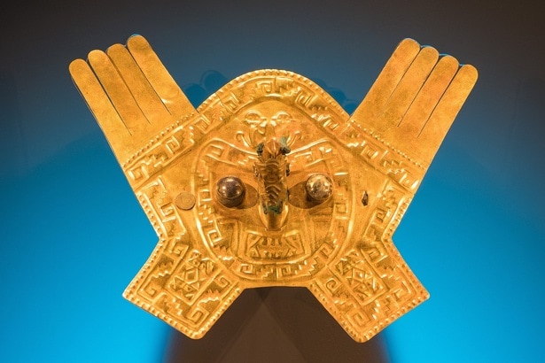 羽飾りが付いた頭飾り(西暦1100-1470年) ラルコ博物館所蔵