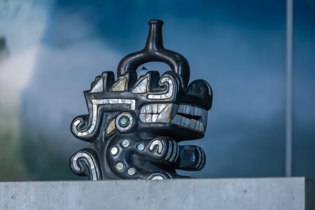 カズレーザーさんも気になった『神話上の動物を表現した彫刻』のレプリカ