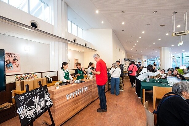 【スターバックス×デフリンピック】多様な人が集うポップアップストア