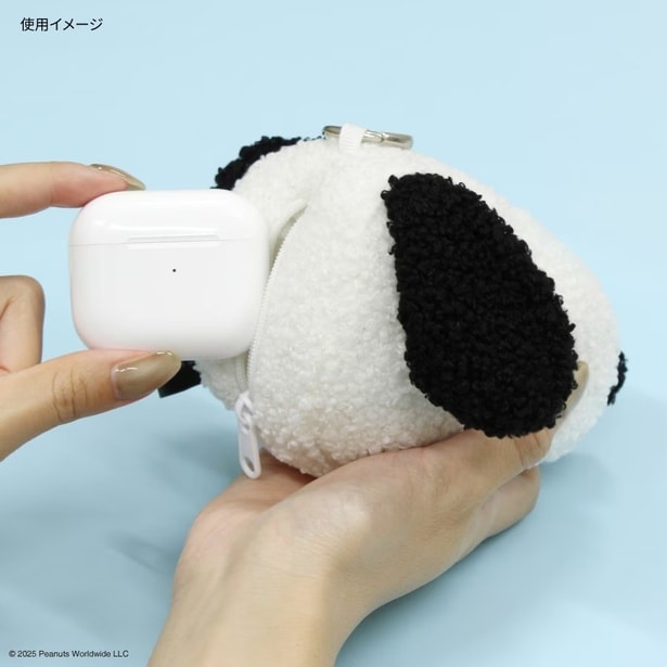 AirPodsがすっぽり収納！もこもこスヌーピーがイヤホンケースを優しく包み込む