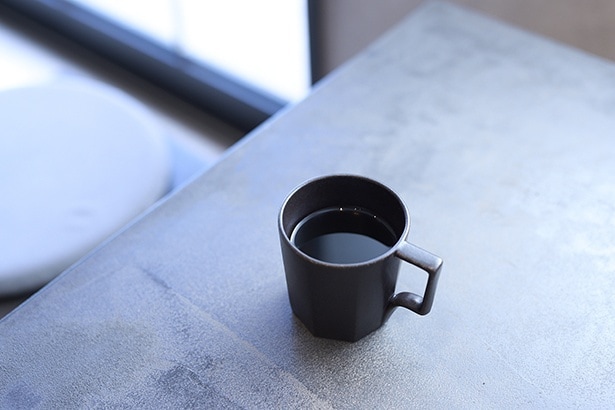 ハンドドリップのグァテマラ・サンタクララ・ブルボン(600円)。澄んだ果実味とさわやかな飲み口で開店以来の定番に