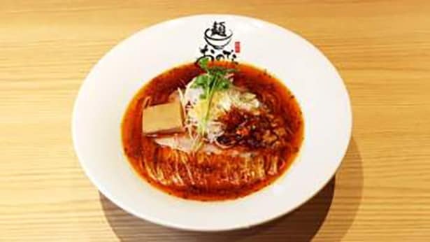 旨辛ラーメン(1080円)(燻チャーシュー1枚、ネギ、メンマ、セロリ)