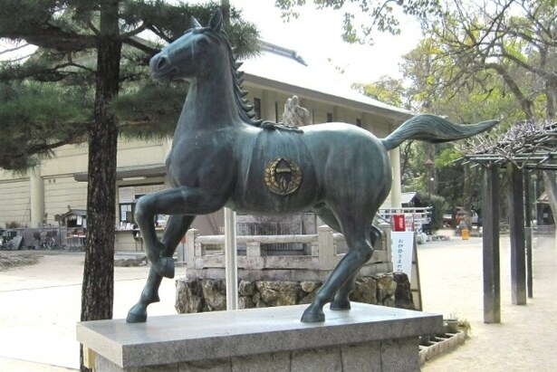 京都府 藤森神社「神馬像」