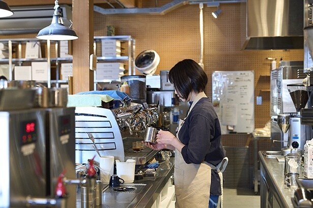 松山椿店の1階はメニューのテイクアウトにも対応