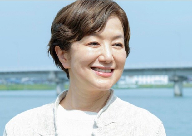 息子を支える慎太郎の母・横田まなみ役：鈴木京香さん