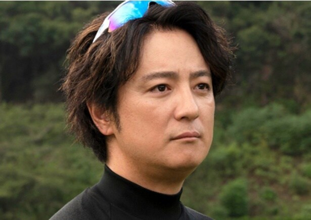 慎太郎とリハビリに励むトレーナー・土屋明洋役：上地雄輔さん