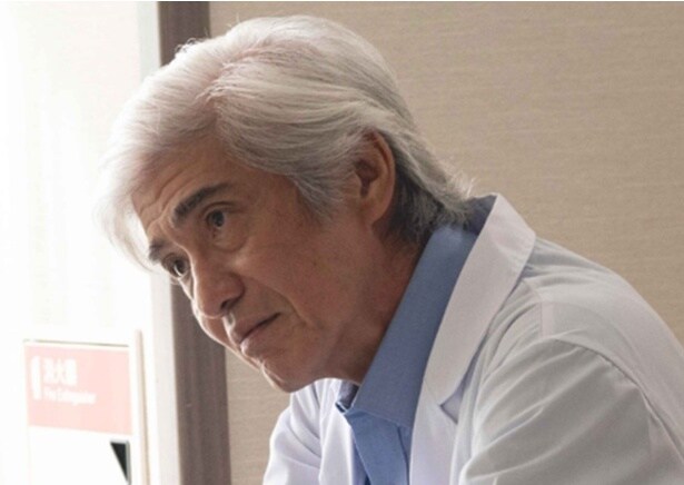 ホスピスの慎太郎の担当医・門倉勉役：佐藤浩市さん