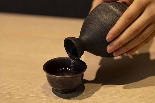 全国各地の日本酒10種をそろえる