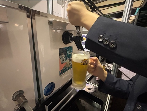 ビアサーバーから自分でビールを注ぐのが楽しい！