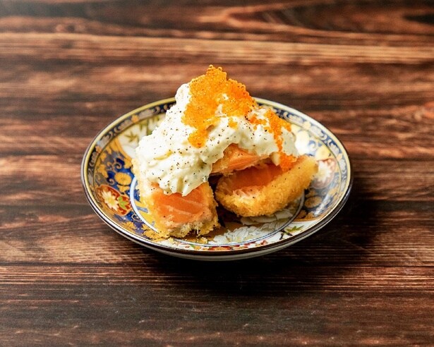 サーモンレアカツ(988円)