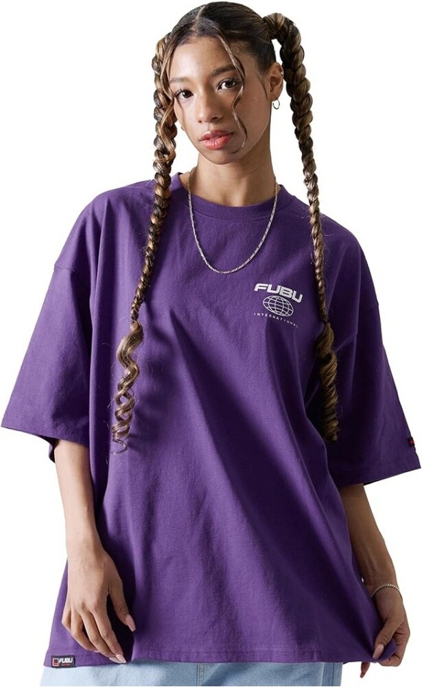 個性を楽しむオーバーサイズ【フブ】の半袖Tシャツ、快適な着心地で都会的スタイルを完成させるAmazonで販売中!