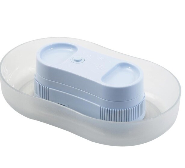 すりガラスのような器の中で、そうめんが踊る。どこでも手軽に【パール金属】の流しそうめん器がAmazonに登場中‼