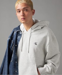 Amazonさん…このセール価格は本気？【カルバンクライン】パーカーが40%OFFは驚愕プライス！