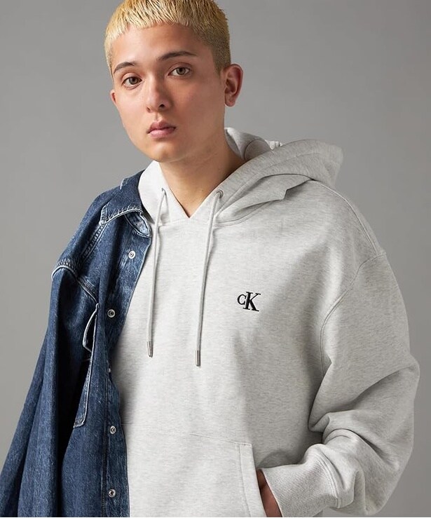 Amazonさん…このセール価格は本気？【カルバンクライン】パーカーが40%OFFは驚愕プライス！