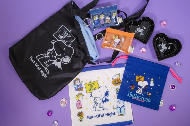 「フラットトート」(1870円)、「ミニクリアポーチ(オレンジ・ブルー)」(各1210円)、「ハートプレート」(1430円)、「ミニタオル」(880円)、「巾着」(770円)