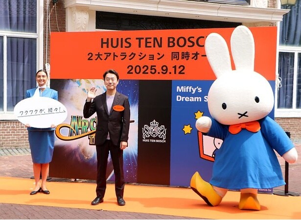 オープニングセレモニーに出席したハウステンボス 代表取締役社長執行役員CEOの高村耕太郎さん(写真中央)