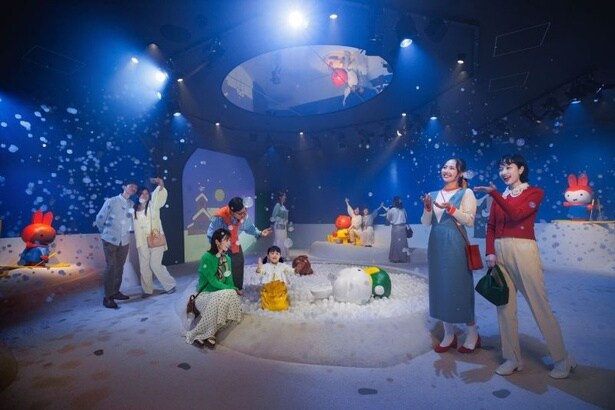 絵本「ゆきのひの うさこちゃん」(ディック・ブルーナ 文・絵 / いしい ももこ 訳 / 福音館書店)のシーン