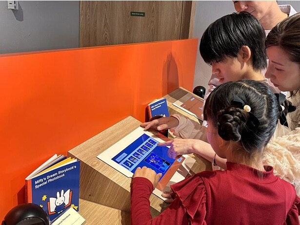 お気に入りの写真をセレクトするゲスト