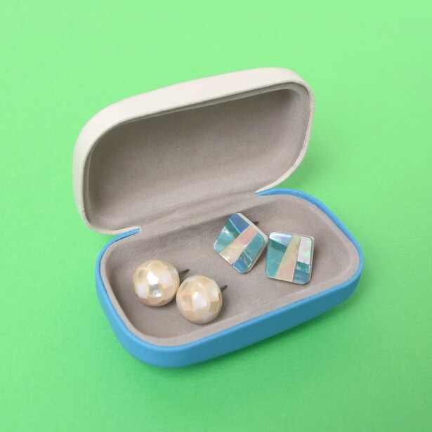 大ぶりのアクセサリーや、お薬、絆創膏などの小物収納にぴったり