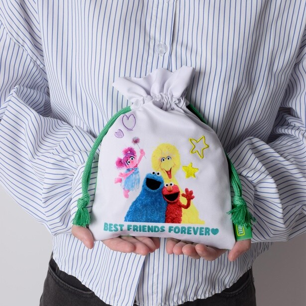 お菓子を入れてプチギフトにするのもすてきなアイデア！