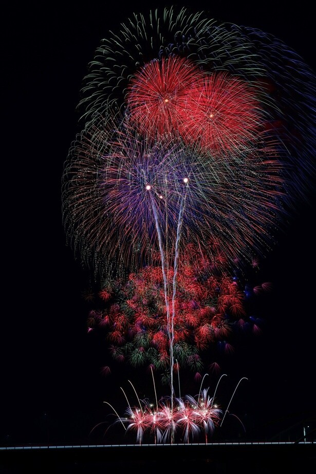 刀水橋花火大会(利根川河川敷とね運動場)