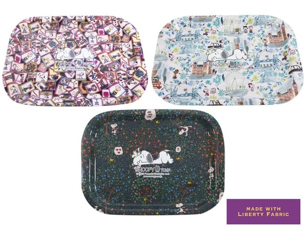 「PEANUTS×リバティ・ファブリックス コラボ トレイ」(各1980円)※写真左から「スタンプ」「ウッドストック」「ロンドン」