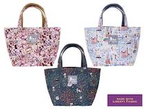 スヌーピー柄のリバティプリントを使ったコラボシリーズが「スヌーピータウンショップ」に登場！バッグやポーチ、トレーまで全5アイテムを展開