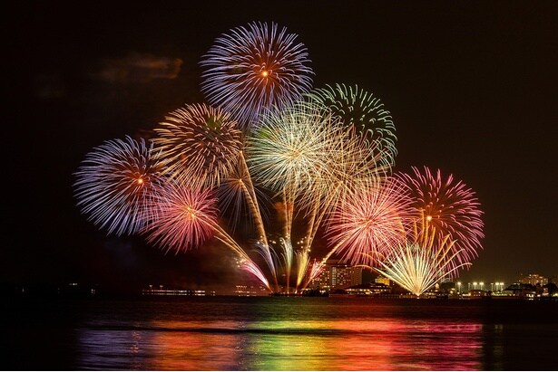 【2025年秋】まだまだ楽しめる秋花火！これから開催される関西の花火大会11選
