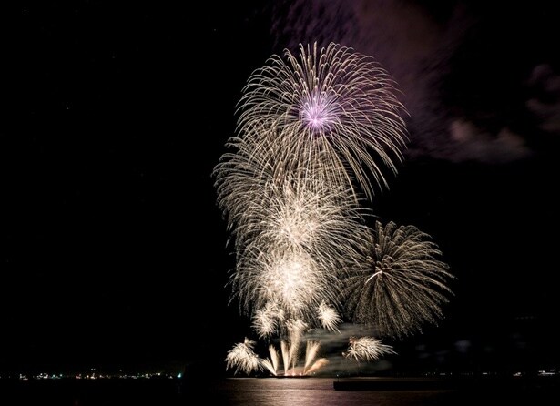 よこすか開国花火大会2025(うみかぜ公園、三笠公園ほか)