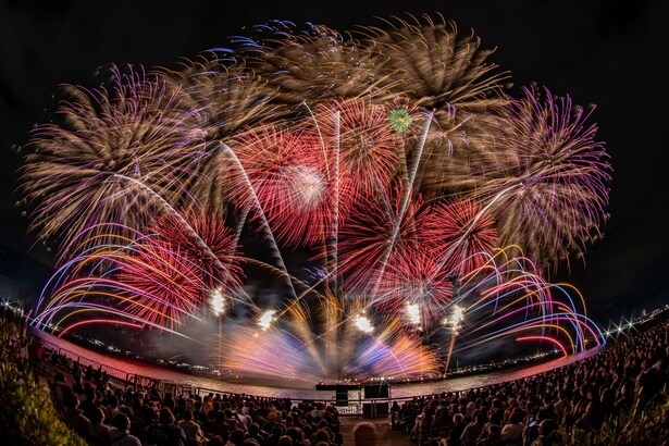 千葉Xmas芸術花火2025(千葉幕張海浜公園)