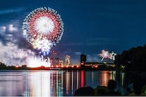 【2025年秋】まだまだ楽しめる秋花火！これから開催される東京近郊の花火大会15選