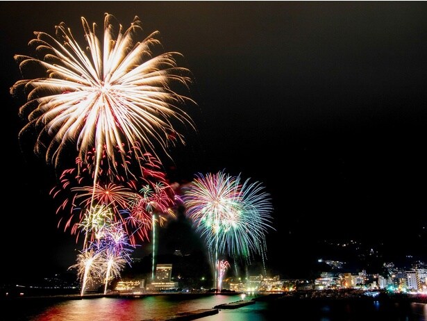 秋季熱海海上花火大会(熱海湾(熱海港7.5メートル岸壁～海釣り施設))